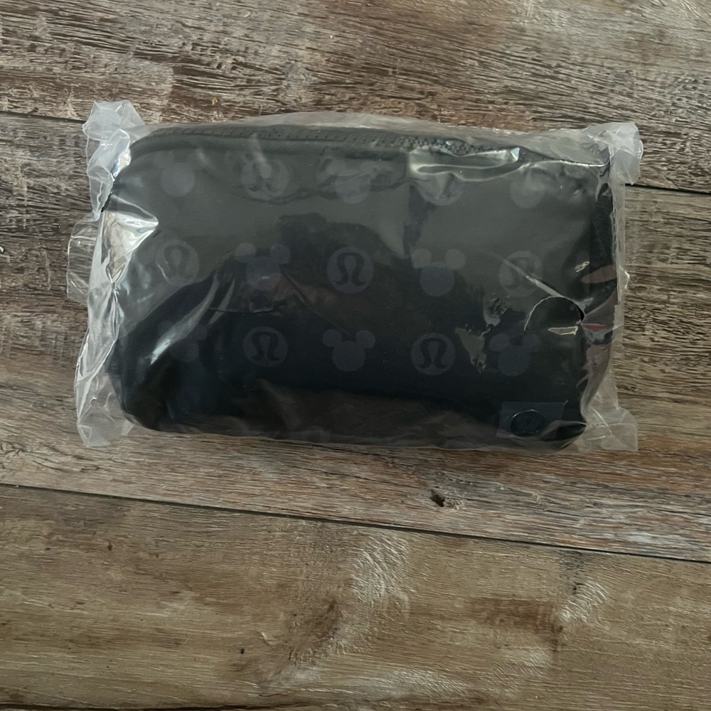 NEW DISNEY X LULULEMON EVERYWHERE BELT BAG MICKEY LOGO - Picture 7 of 10